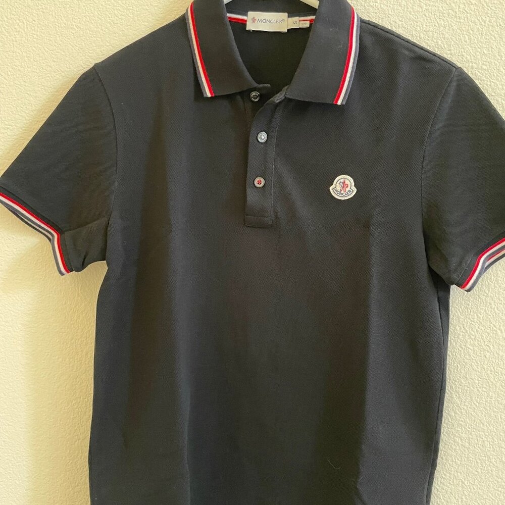 Moncler Stripe Tipped Polo shirt. Black color. Size S